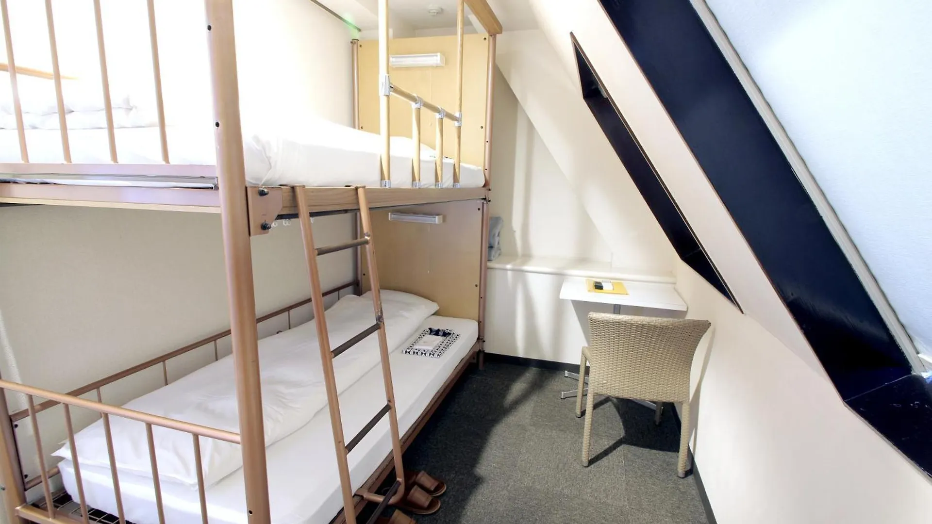 Sakura Hotel Jimbocho Токио Хостел